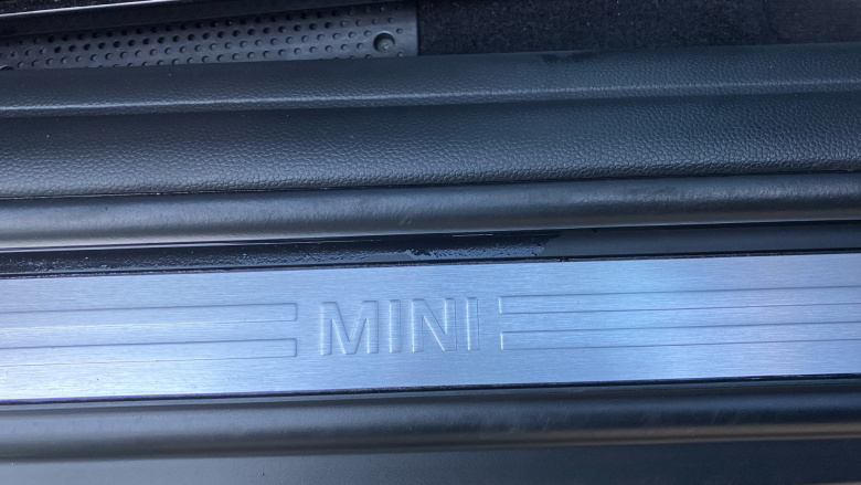 MINI Hatchback 1.5 Cooper Classic 3dr Petrol Hatchback